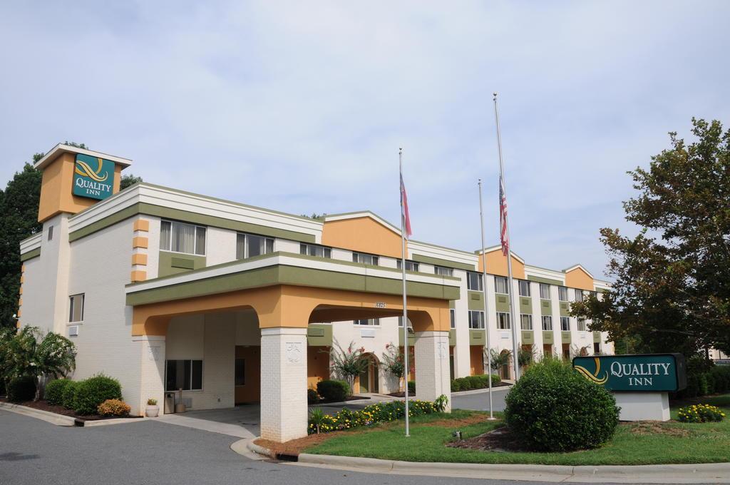 Quality Inn Huntersville Near Lake Norman Exteriör bild