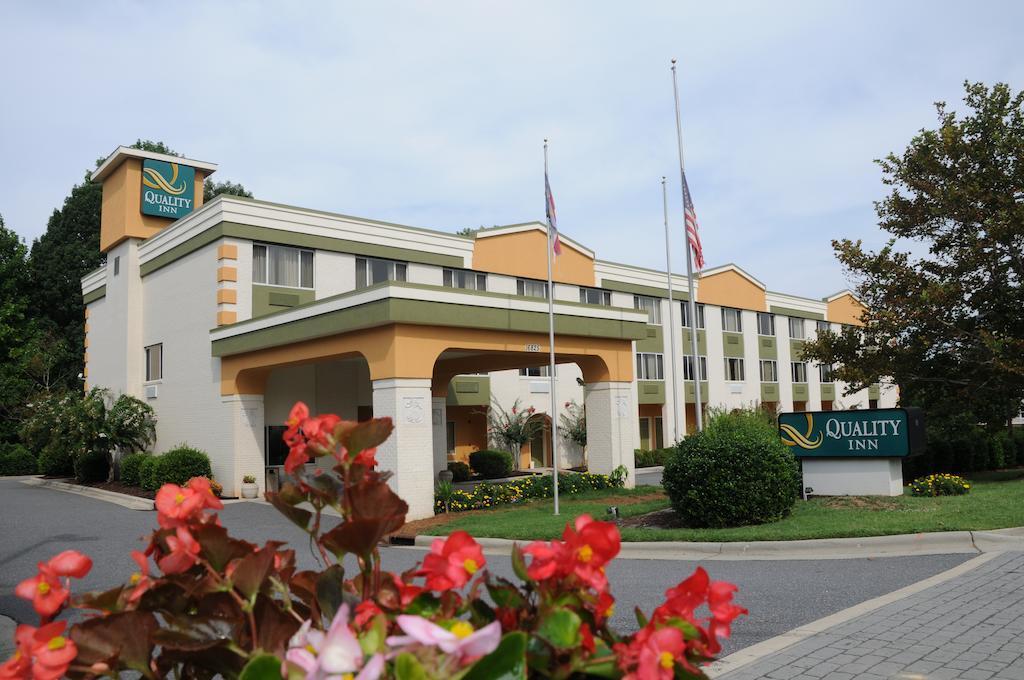 Quality Inn Huntersville Near Lake Norman Exteriör bild