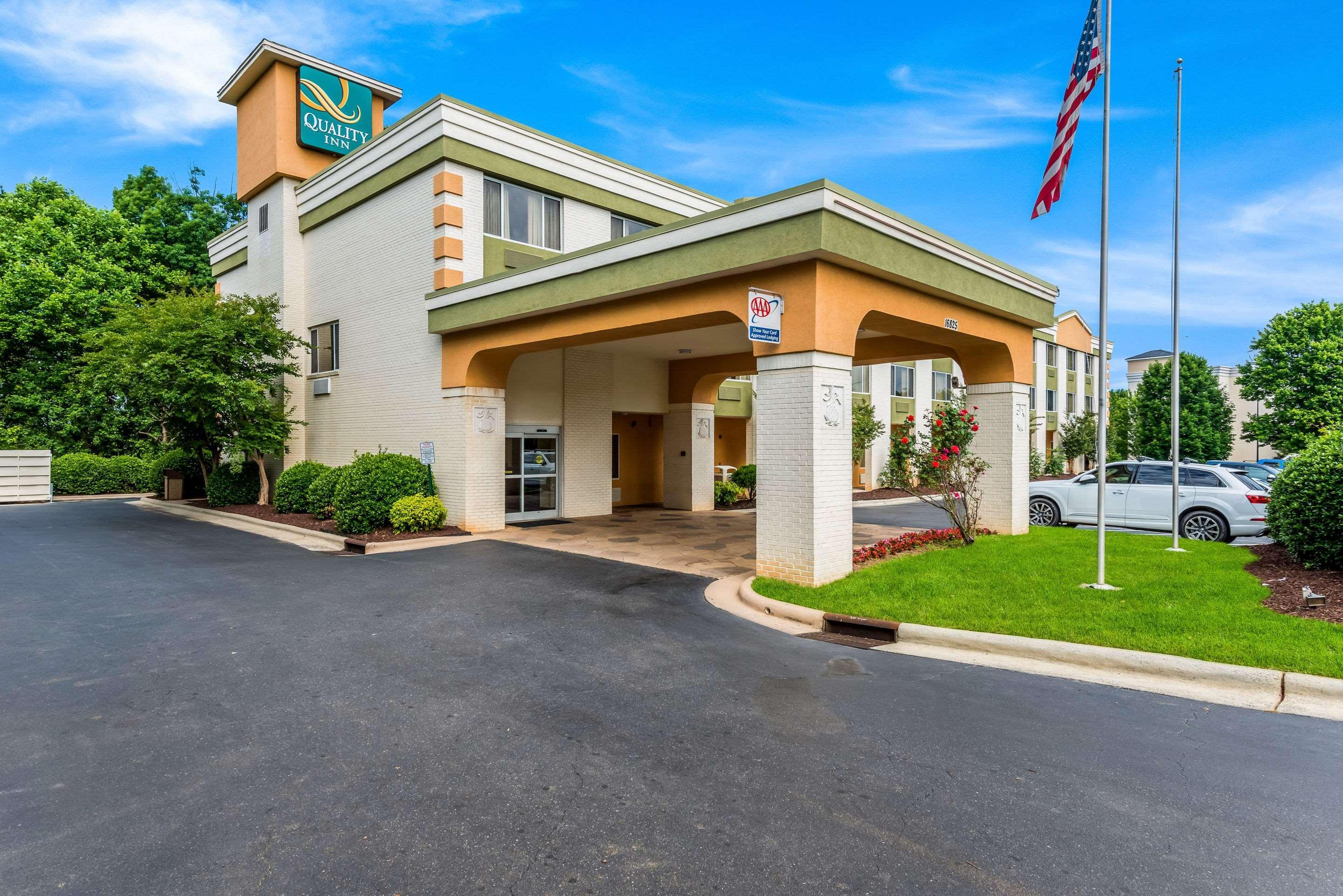Quality Inn Huntersville Near Lake Norman Exteriör bild