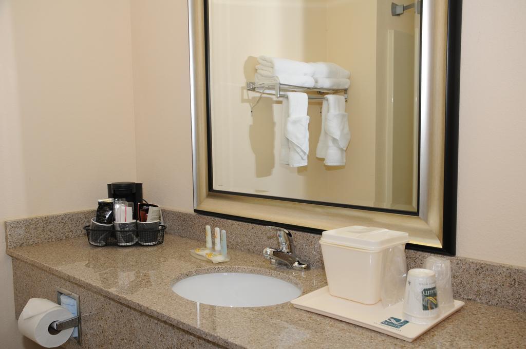 Quality Inn Huntersville Near Lake Norman Exteriör bild