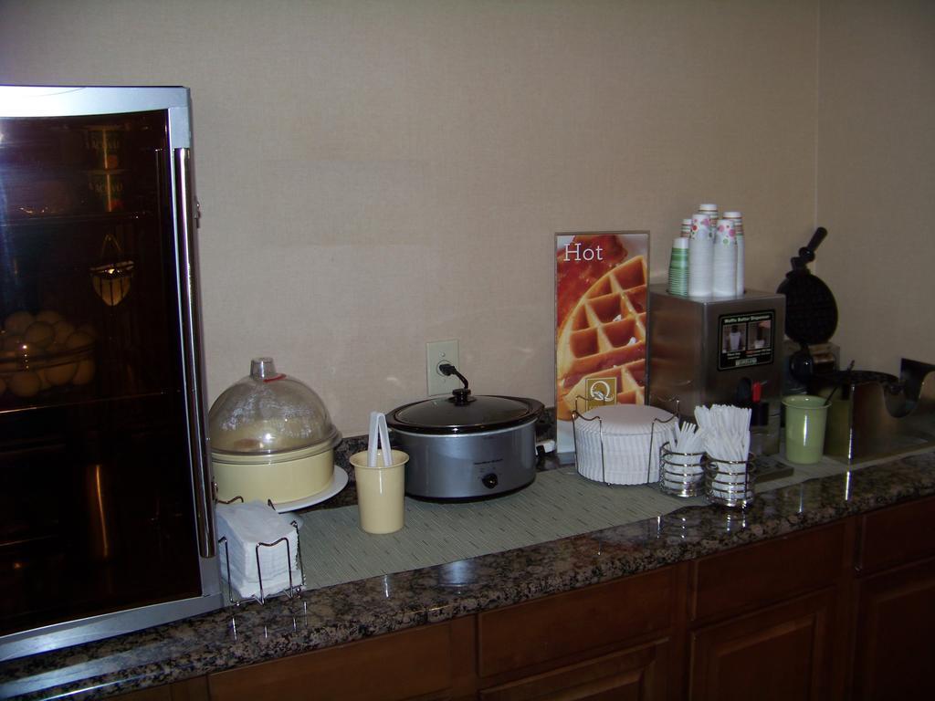 Quality Inn Huntersville Near Lake Norman Exteriör bild