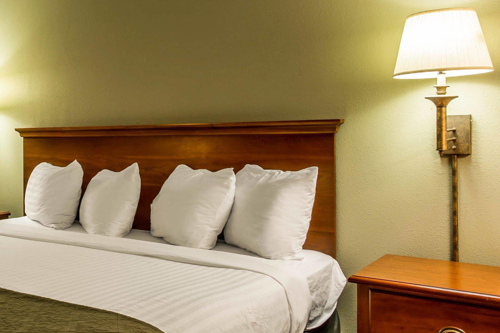 Quality Inn Huntersville Near Lake Norman Exteriör bild