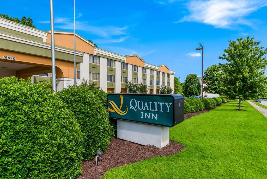 Quality Inn Huntersville Near Lake Norman Exteriör bild